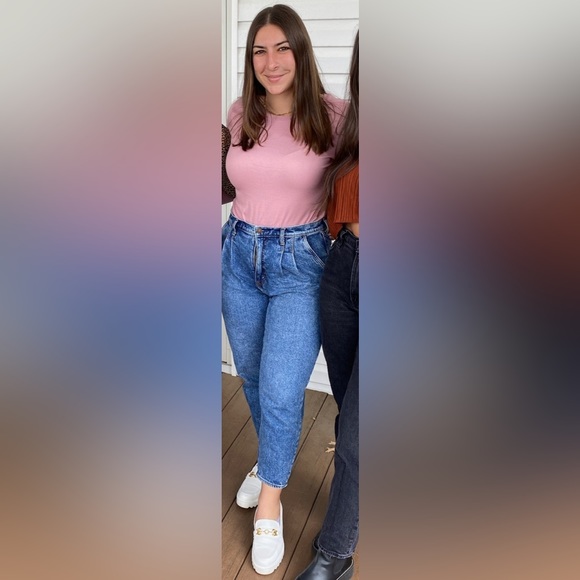 Ultra high rise 80s mom jean. **not curve love - Picture 2 of 3